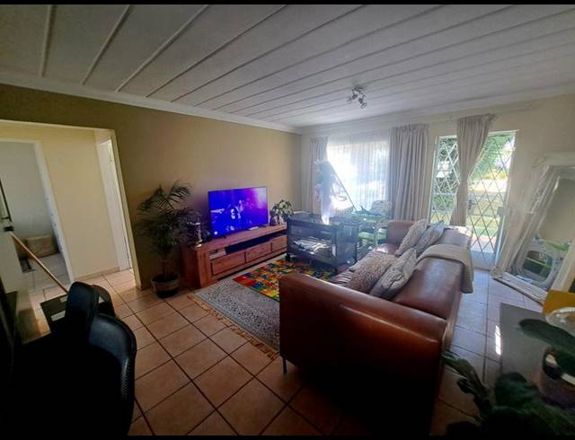 2 BEDROOM APARTMENT FOR SALE IN DIE HOEWES